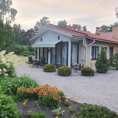 Villa Leonardo Ventspils Dış mekan fotoğraf